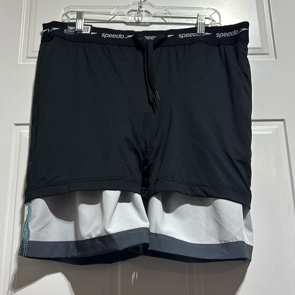 Speedo Tech Volley UPF 50+ lined,water repel,stretch, 2 hip,1 zipper back pocket - Picture 7 of 12